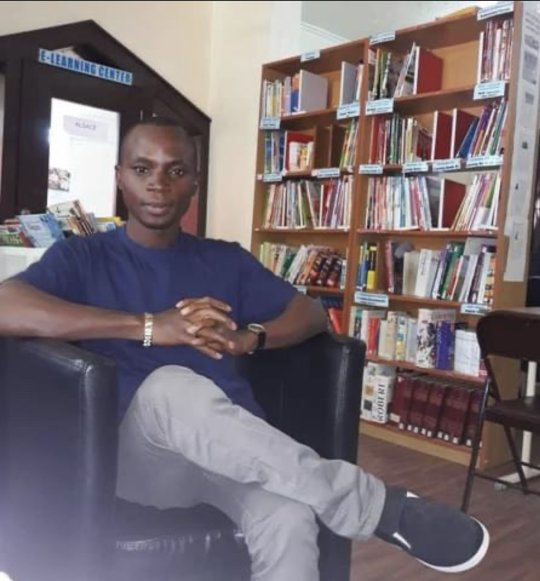 EBIDEKE Isaac - Inglese, Francese, Scienze politiche tutor